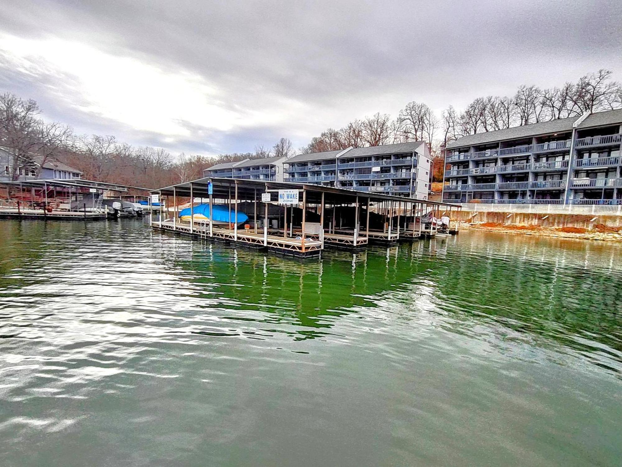 F Lakefront! Remodeled, Sleeps 4, Boat Slip, Patio, Wifi, Cable, Pool Osage Beach Ngoại thất bức ảnh