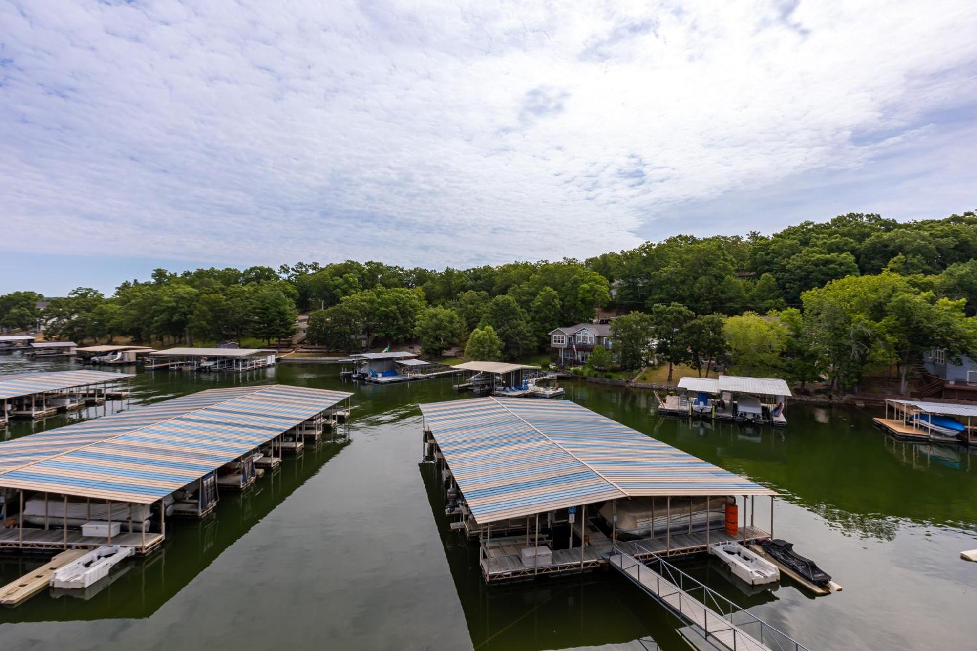 F Lakefront! Remodeled, Sleeps 4, Boat Slip, Patio, Wifi, Cable, Pool Osage Beach Ngoại thất bức ảnh